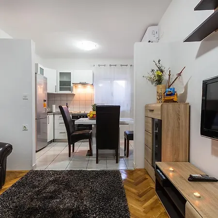 Near Old Town شقة