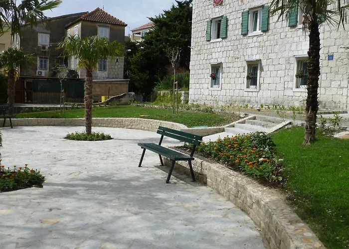 Near Old Town 아파트