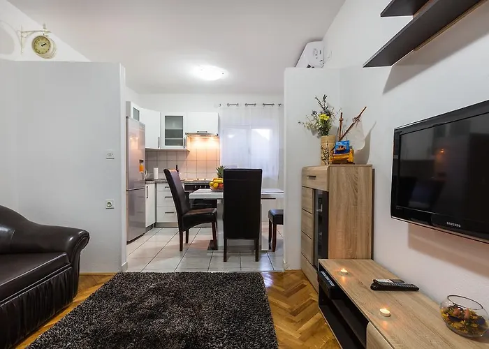 Near Old Town 아파트